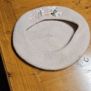 Floral Embroidered Cream Beret